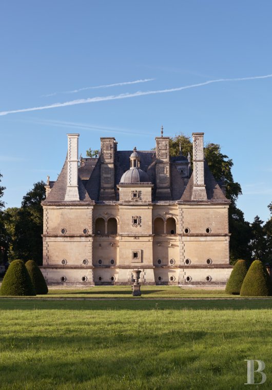 En Normandie, au sud-est de Fécamp, un domaine et ses multiples dépendances au milieu d’un immense parc - photo  n°3